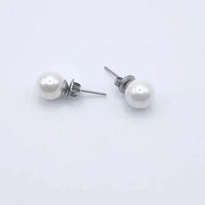 Pearl stud earring | Classic Jewelry | Waterproof Jewelry | Statement Jewelry